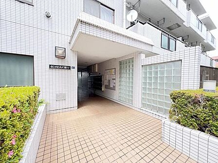 エントランスです。皆様やお客様をお出迎え致します。