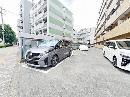 駐車場ももちろん完備しておりますのでお車所有の方にも心強いです。