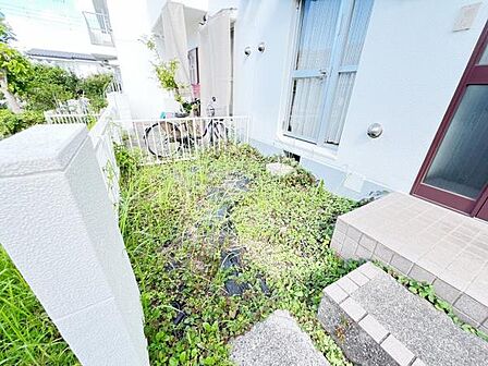 お庭スペースは、ガーデニングやお子様との外遊びなど多彩な用途でお楽しみいただけます。