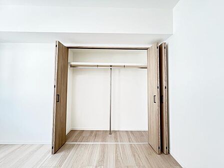 いつでもお部屋をスッキリお使い頂ける収納スペースを設置。