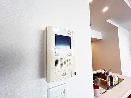 訪問者を確認できるTVモニター付きインターフォンです。