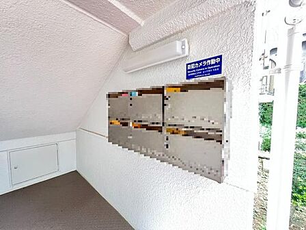 荷物や小包を大切に保管します。