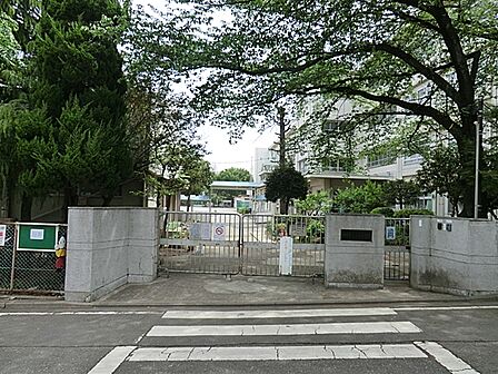 川崎市立三田小学校まで約480m（徒歩6分）