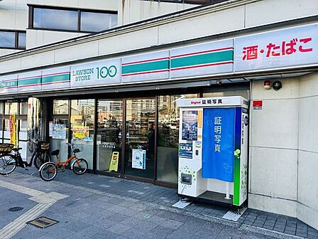 ローソンストア100九条河原町店 160m