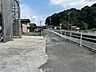 外観：前面道路含む現地写真