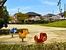 周辺：風の丘公園風の丘の名の通り、ちいさな丘がある公園で、上まで登るとわずかに見晴らしを楽しめます。 460m