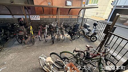 通勤通学に嬉しい自転車置き場付き。