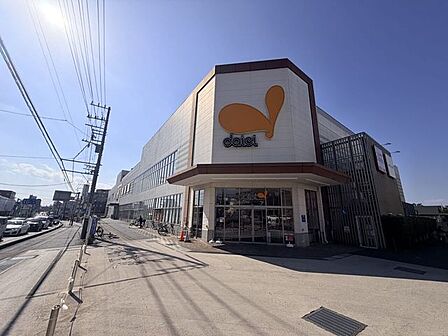 ダイエー 相武台店毎日の暮らしを支える地域密着型スーパー。生鮮食品やお惣菜、日用品まで幅広く揃い、普段のお買い物に便利。豊富な品揃えと利用しやすい営業時間で、家族みんなが気軽に立ち寄れる身近なお店…