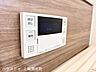 設備：毎日使う場所だからこそ、快適にこだわりました。ボタンひとつでお湯張りから追焚きまで、毎日のバスタイムをスマートにサポート。キッチンにいながら浴室操作ができる、家事動線にも配慮された給湯パネル