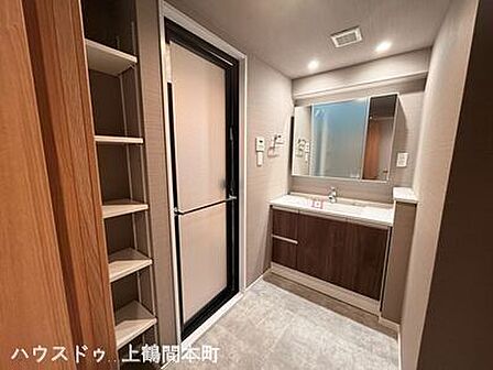 水まわりを美しく保ちやすい、実用性の高い設備です家族みんなが使いやすい、快適な洗面化粧台を採用