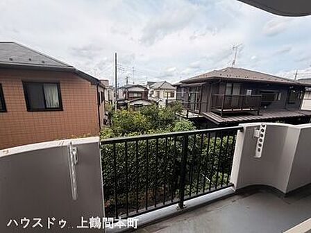 高い建物が少なく、抜け感のある気持ちの良い眺望が魅力です窓から広がる景色が、室内に明るさと開放感をもたらします
