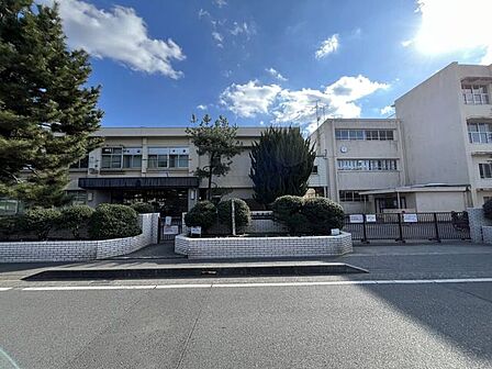 東林小学校 860m