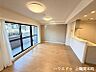 室内：カーテンを開けるとダイニングが広く感じられます。