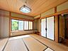 和室：【和室】来客時は玄関側からすぐお通しできるので、客間としてもお使いいただけます。