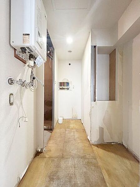【リフォーム中】洗面所は洗面化粧台、洗濯水栓、洗濯パン、照明器具、建具の新品交換を行います。その他クロスの張替、マンション用フロアの上張りを予定しております。