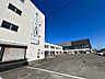 周辺：稚内市立稚内南 【中学校】稚内緑中学校まで約2400ｍ、自転車で約12分です。毎日の通学でお子様の足腰が鍛えられますね。