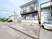 【リフォーム中＿現地外観】南面の庭スペースを解体し、駐車拡張を行いました。