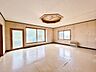 室内：【リフォーム中　リビング】建具交換、照明ダウンライトに交換、クロス貼替、クッションフロア上張りいたします。