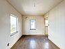 室内：【リフォーム中＿2階東側洋室約6.0帖】クロス張替、床材上張り、建具交換、照明交換、スイッチ・コンセント交換等を予定しております。