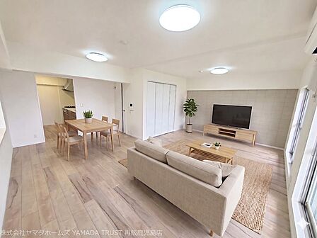 【リビング】実際の写真にCGで家具家電を合成したイメージ図です。（家具家電はつきません）