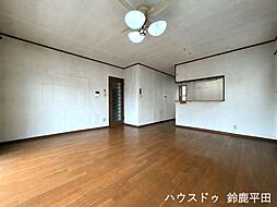 鈴鹿市高塚町字北新地:リビング