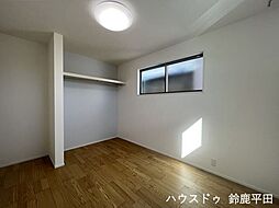 鈴鹿市庄野羽山2丁目:洋室