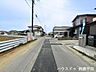その他：幅員約4.5mの前面道路です。普通車が1台通れる幅となります。大型車の通行が少ないので、振動や騒音が抑えられます。（2026年3月22日　撮影）