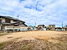 周辺：開栄町公園【ブランコ、すべり台、ベンチ、広場など様々な遊具があり、小さなお子様も楽しめます。犬も同伴でき、散歩や軽い運動を楽しみながらペットとの時間を存分に満喫できます。】 740m