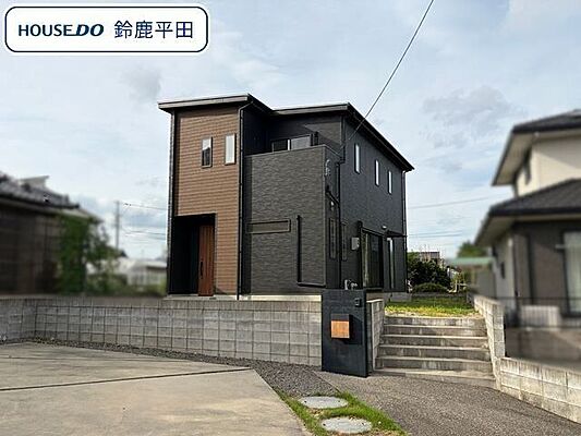 外観 亀山市川崎町　中古一戸建て