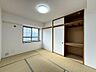 和室：こちらはリビング以外の居室です。ベッドやデスク、収納家具を置いた際の広さや生活動線をイメージしながらご覧ください。家具配置も現地で一緒に確認できます。