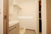 忙しい朝もスムーズに。使いやすさを追求した清潔な洗面空間。