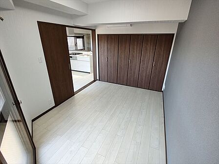 南西側6.0帖洋室　寝室にいかがでしょうか（入居前の画像になります）