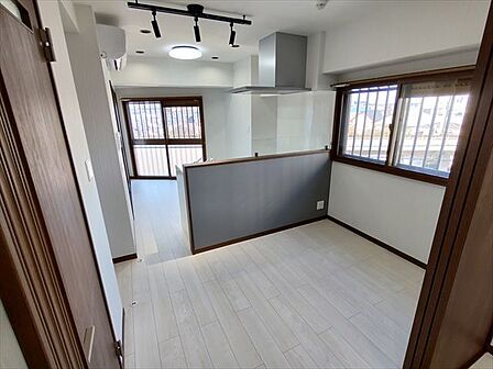 開放感のある角部屋です（入居前の画像になります）