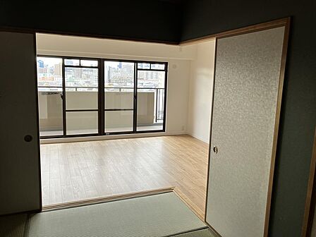 和室と一体利用でき、広々とお使いいただけます。