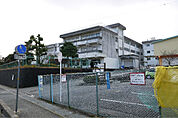 日立市立塙山小学校（867m）