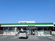 ファミリーマート 　佐野富岡店 790m