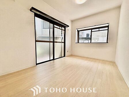 【子供の成長に合わせて】お子様の成長と共に「住まい方」も変化していきます。居室にはクローゼットを完備し、自由度の高い家具の配置が叶うシンプルな空間です。