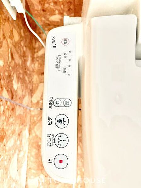 【温水洗浄機能付トイレ】温水洗浄便座は日本が誇るトイレ文化のひとつです。各家庭にも当たり前になりつつある設備のひとつです。お住まい購入時は新しいトイレで気持ちよく。