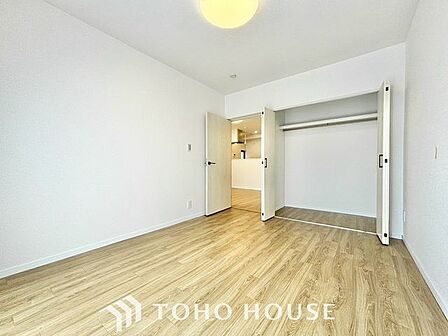【リラックスたいむ】毎日の疲れを癒し、新しい1日を迎える主寝室。お気に入りのインテリアに囲まれた素敵な空間に作り上げる事で、真にリラックスできる時間を過ごすことが出来そうです。