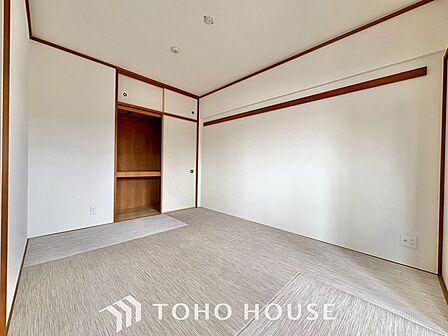 【古き良き日本文化】和室があることで落ち着きと癒しの空間が生まれます。来客時の客室としても利用できますし、お子様のプレイルームやお昼寝に最適なお部屋です。