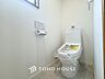 トイレ：【重要な設備です】トイレは快適な温水洗浄便座付です。手洗い一体型のトイレ設備はスペースの節約ができ、ゆったりとした空間が確保できます。節水も期待できますね。