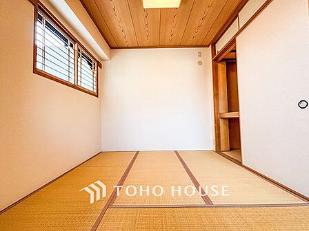 【寛ぎの和空間】客間としての使い方は勿論、赤ちゃんや小さなお子様を遊ばせるスペースとしても重宝する和室は、多種多様な使い方が出来るので未だ廃れることのない日本の文化でうす。