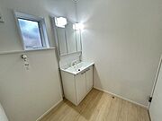朝の身支度もラクラク広々洗面所♪