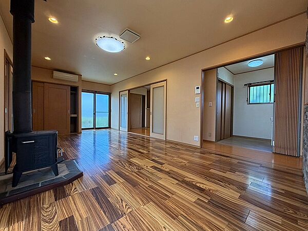 リビング/ダイニングを拡大表示