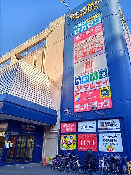 サニーモール西葛西 徒歩10分。東京メトロ東西線「西葛西駅」から徒歩約6分から7分の場所にあり、食料品から日用品、衣料品、飲食店まで一通り揃う便利な施設として地元住民に親しまれています。 750m