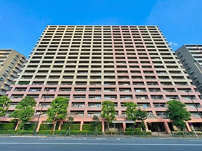 外観：駅まで徒歩でラクラクアクセス可能な利便性と、広がる空、多様な自然がめいいっぱい楽しめる喜びの空間。便利な都市機能と子供の成長に無くてはならない自然が融合した価値ある住環境です。