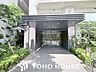 エントランス：将来的な売却を視野に入れ探す場合には、資産価値はやはり重視したい。その一方で、長く住む街を探したいと思うのであれば、自分自身が住みやすい街かどうかという視点も大切。
