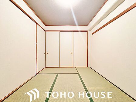 【和室】快適な光を取り入れ、心地よい風を取り入れます。収納スペースもあり、生活しやすい居住スペースです。