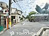その他：角地の開放感を日常に。2方向の道路に面した広々とした敷地で、光と風が通り抜ける心地よい暮らしを叶えます。