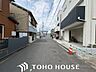 外観：前面道路含む外観